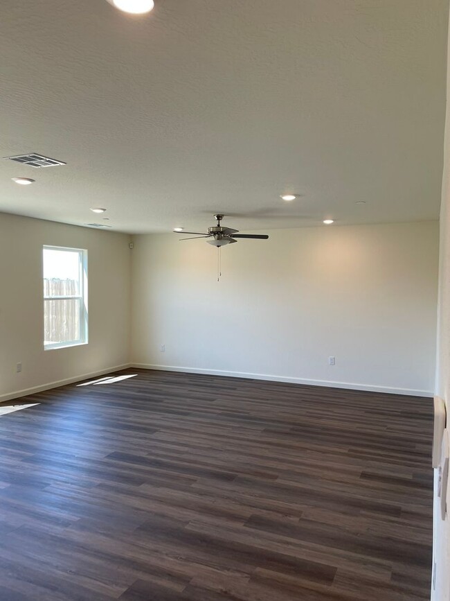 Foto del edificio - Beautiful New Home – Ready for Immediate M...