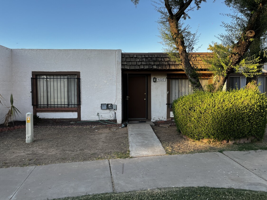 Primary Photo - 4609 W Desert Crest Dr