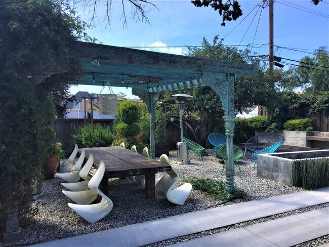 Foto del edificio - 249 Hillcrest Blvd