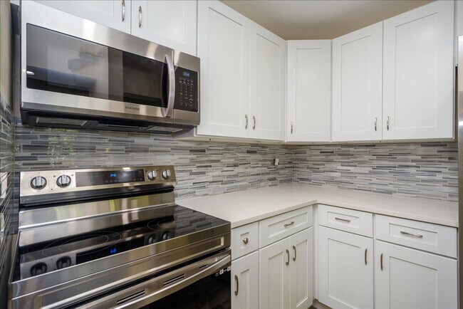 Foto del edificio - Fully Renovated 2BD/2BTH Deltona Condo Nea...