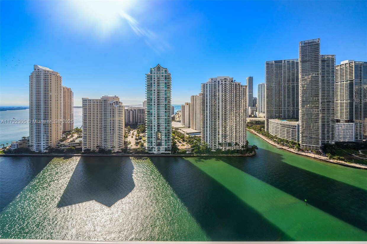 Foto principal - 325 S Biscayne Blvd