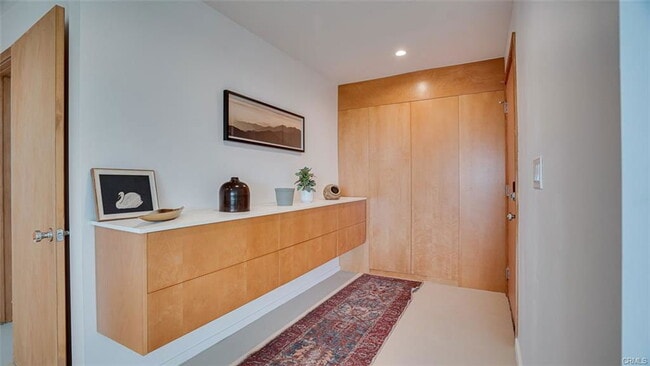 Building Photo - 854 W Avenue 37