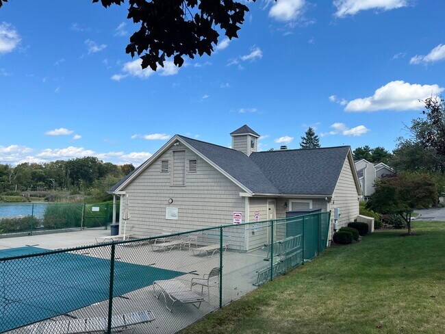 Building Photo - 12 Boulevard Dr