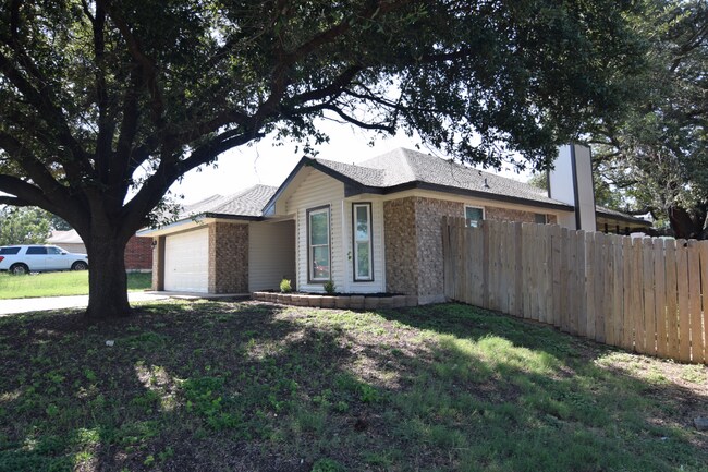 Foto del edificio - 2806 Fieldstone Dr