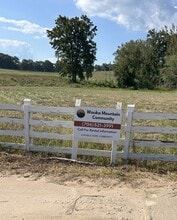 Building Photo - 82 Donna Ln Building Photo - 82 Donna Ln