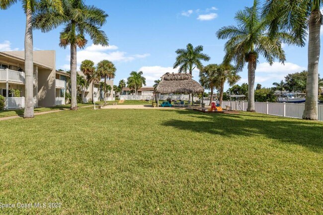 Foto del edificio - 250 N Banana River Dr