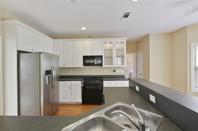 Building Photo - 2109 Berryhill Cir SE