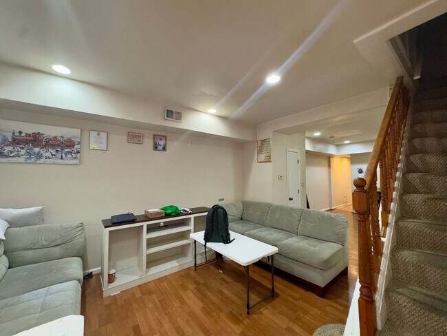 Foto del edificio - Charming 2 Bedroom/1.5 Bathroom Townhome in Highlandtown, MD!