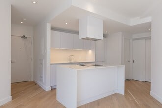 Building Photo - 3010 Av. Van Horne