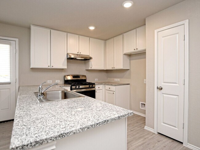 Foto del edificio - 3 BR/2 BA - San Antonio - Waterwheel!
