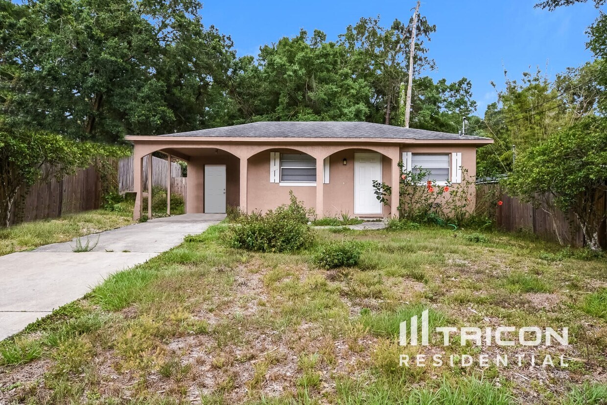 Foto principal - 25200 Quaker Ridge Ave