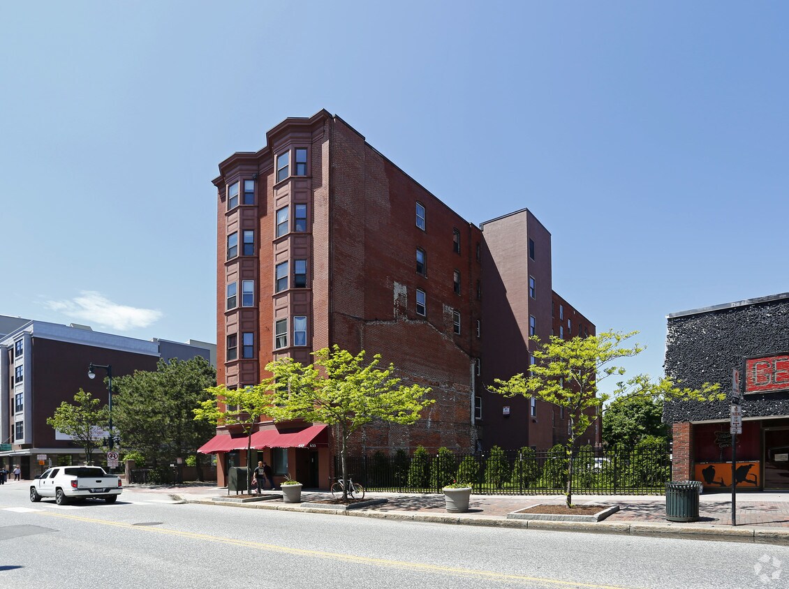 Foto del edificio - Burnham Arms