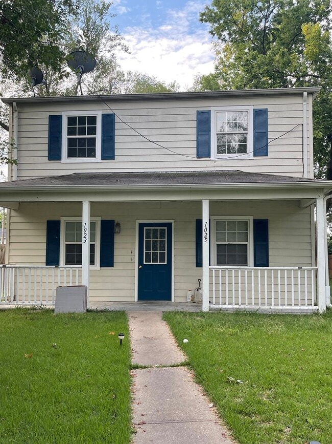 Building Photo - 1025 Colorado St