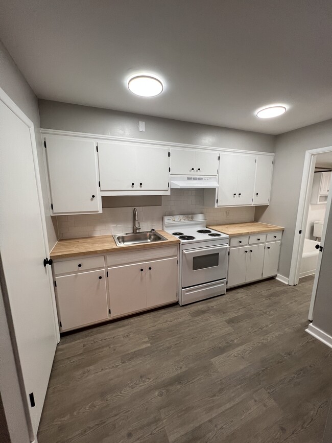 128 B Updated Kitchen 1 - Cypress West Fairlawn Apartments