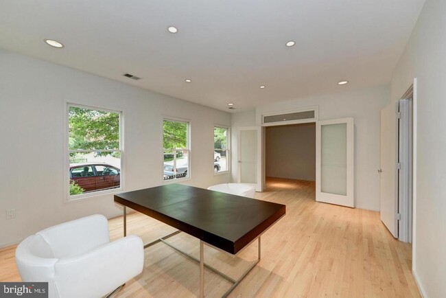 Foto del edificio - 1206 N Johnson St