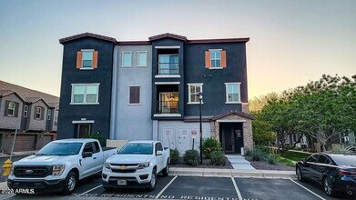 Building Photo - 2362 E Huntington Dr
