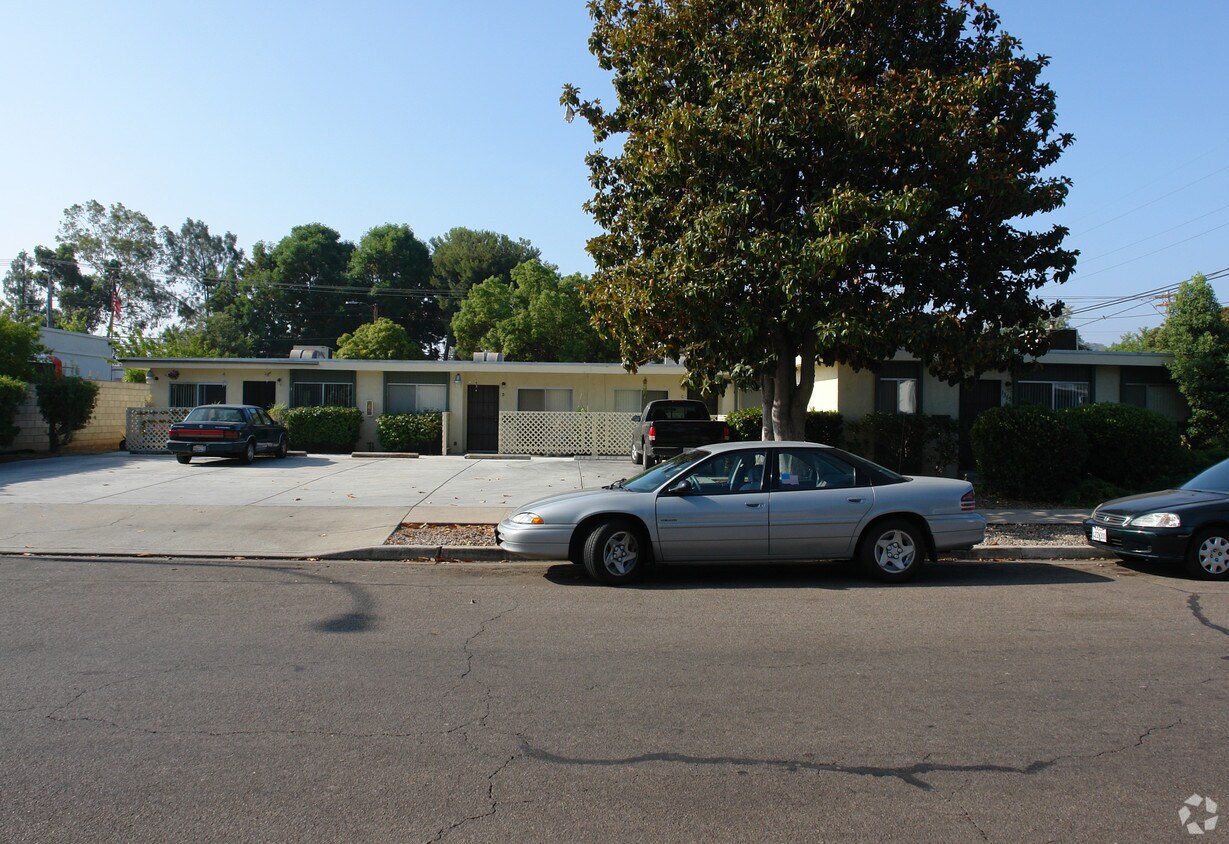 Foto del edificio - 1365 Kristie Ln