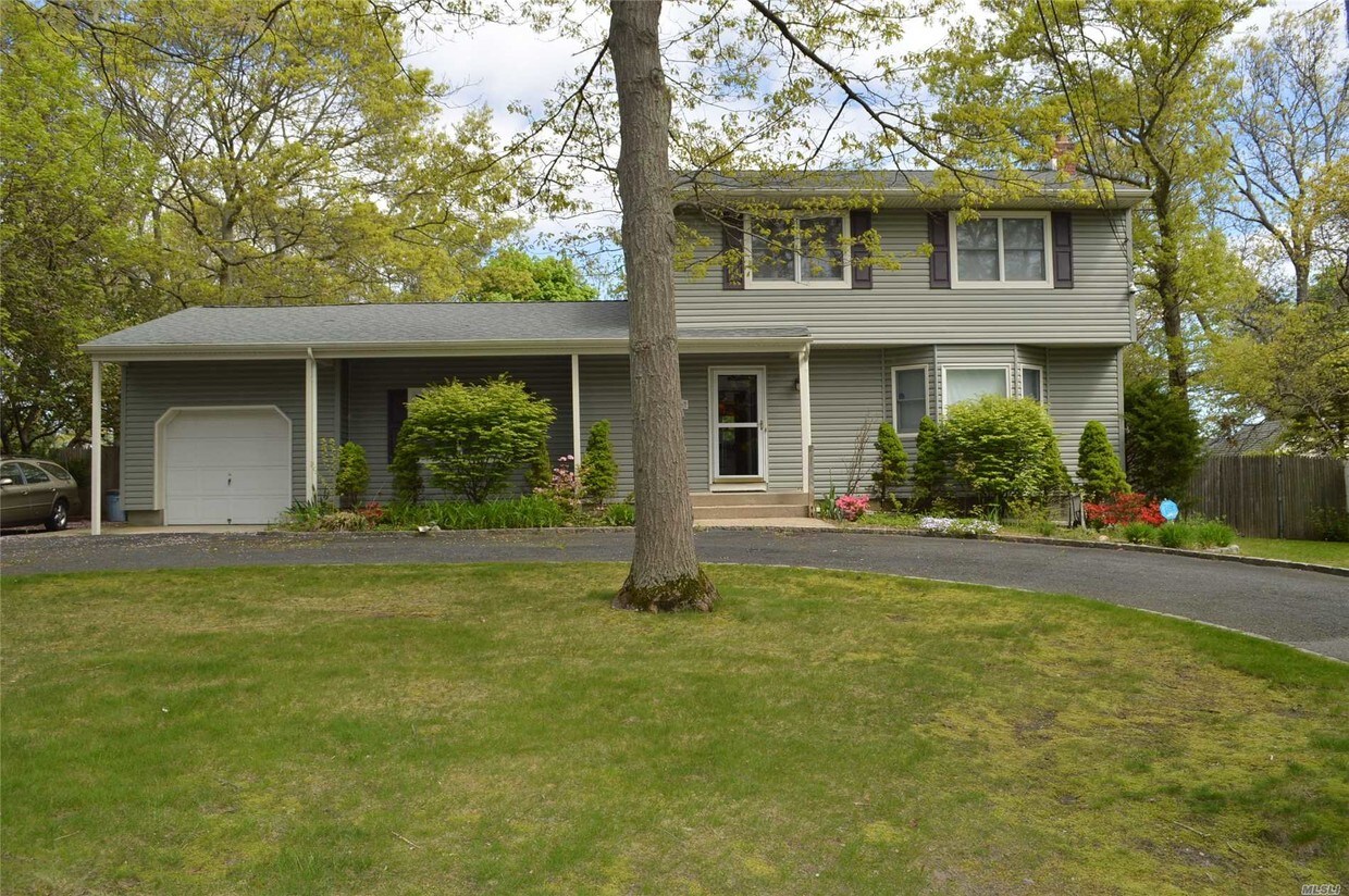 51 Clearview Ave, Selden, NY 11784 House Rental in Selden, NY