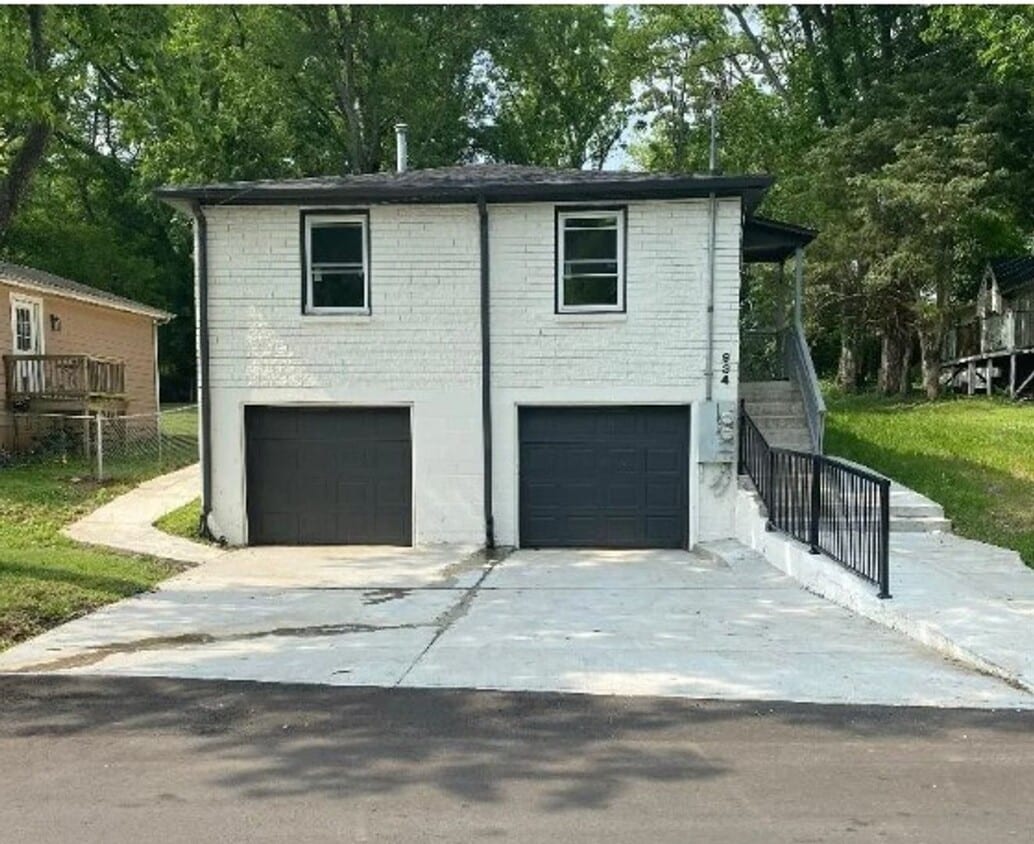 Primary Photo - 2 Bed, 1 Bath Home w/ Garage