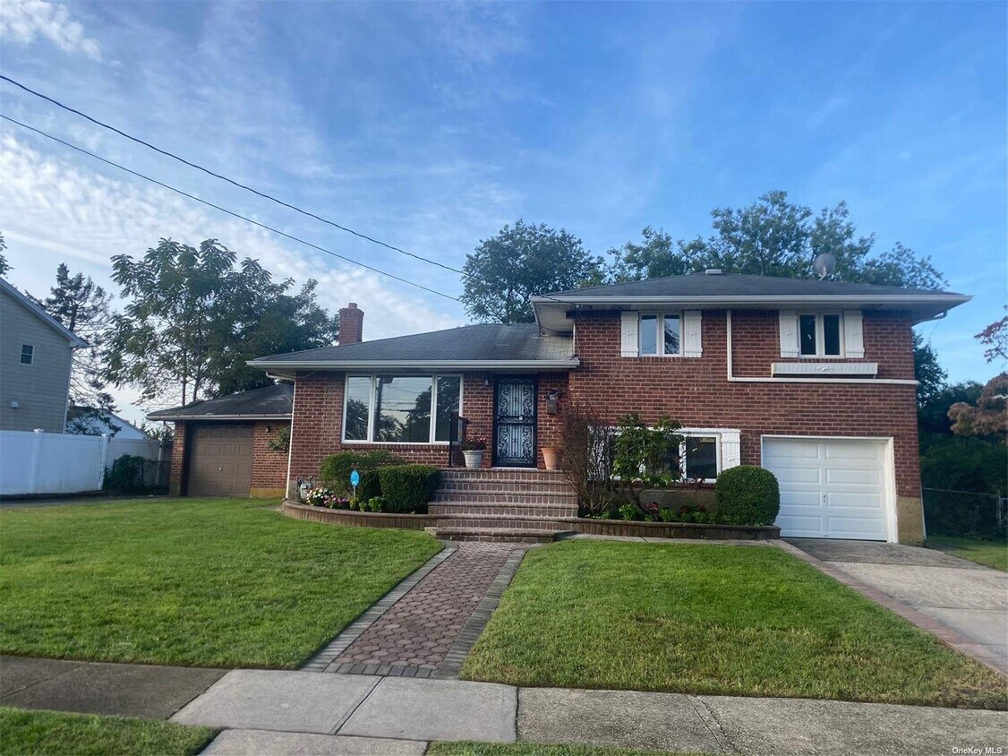 4 Barbara Ln, Jericho, NY 11753 House Rental in Jericho, NY