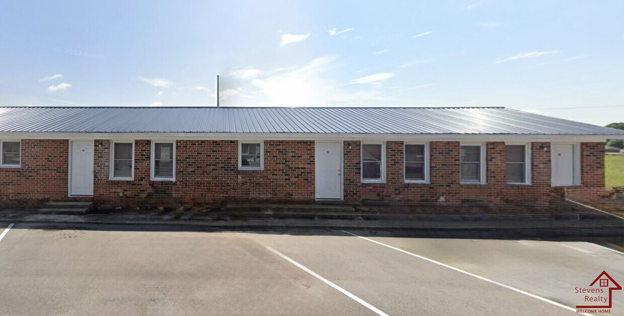 Primary Photo - 500 Skyline Dr