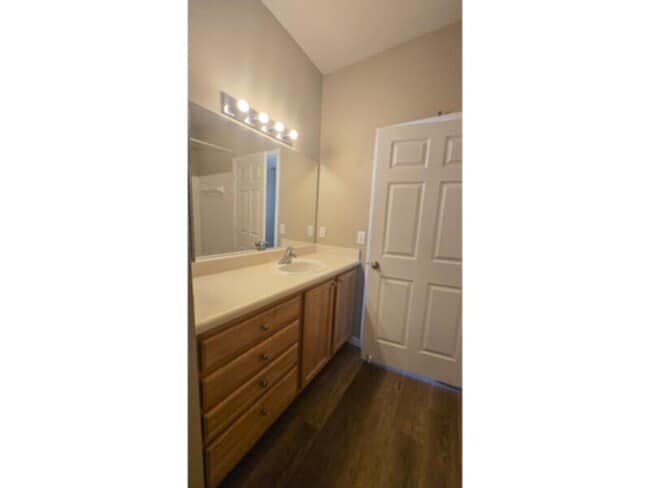 Foto del edificio - 1 bed 1 bath - cable &amp; water inlcuded in rent