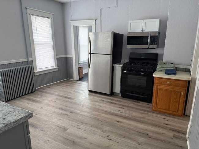 Foto del edificio - 24-26 Clarke Avenue, First Floor