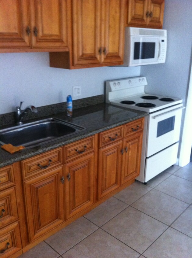 NICE KITCHEN / WASH & DRYER INC - 7218 Southgate Blvd