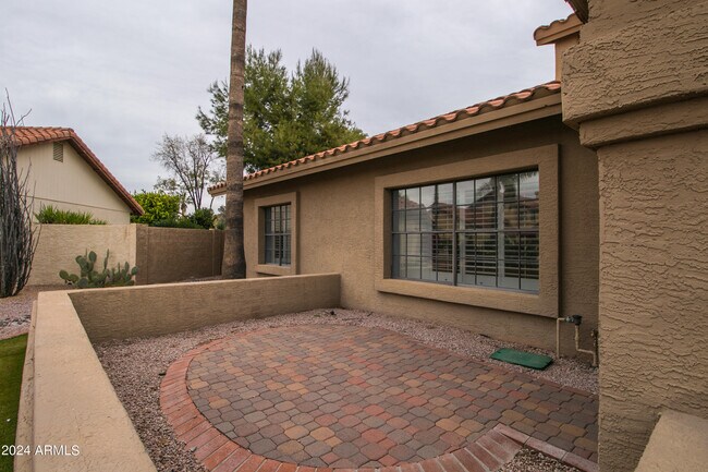 Building Photo - 5735 E Campo Bello Dr