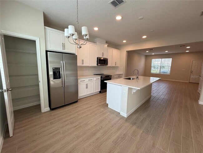 Building Photo - 591 Pothos St