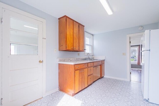 Foto del edificio - 721 E Cemetery Ave