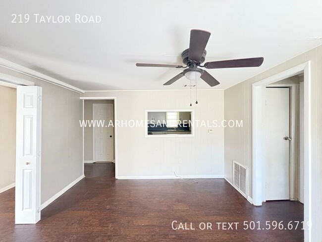 Foto del edificio - 219 Taylor Rd