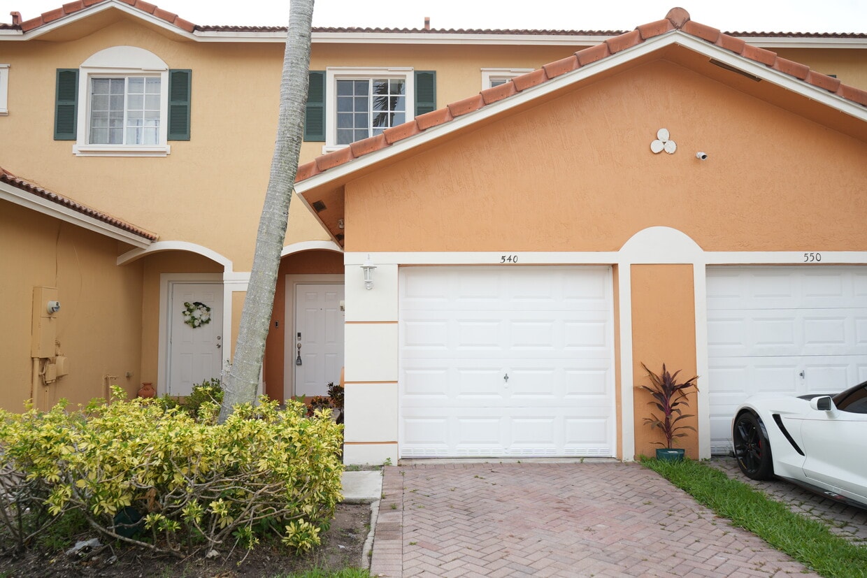 Primary Photo - 540 St Michelle Way