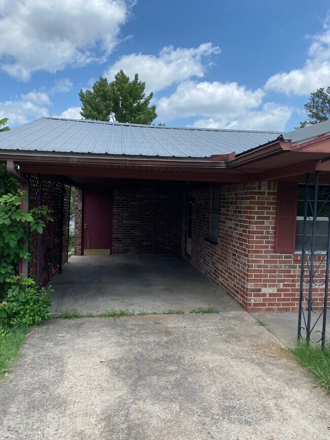Building Photo - 310 Patton St
