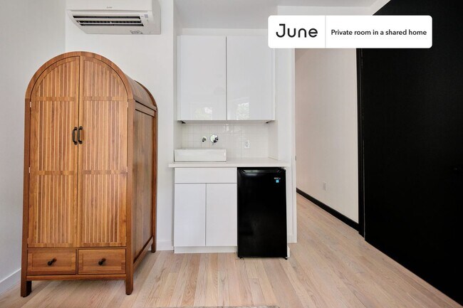 Foto del edificio - Room in Shared 4 bed/4 bath home in Ditmas Park