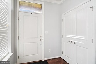 Building Photo - 6947 Country Club Terrace