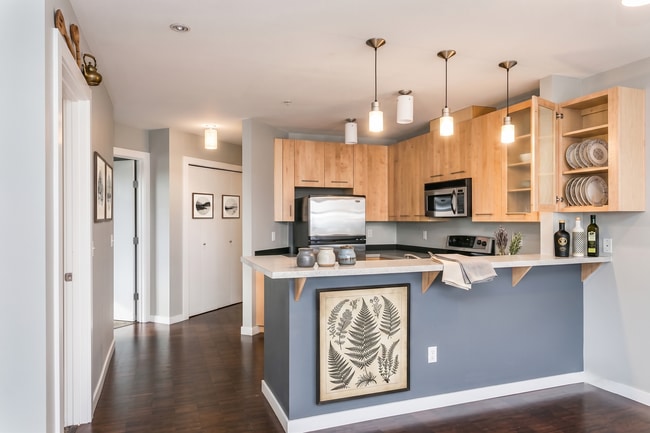 Building Photo - East Queen Anne Seattle 2 Bedroom Apartment for Rent | Lake Union Views, Rooftop Deck, Garage Par...