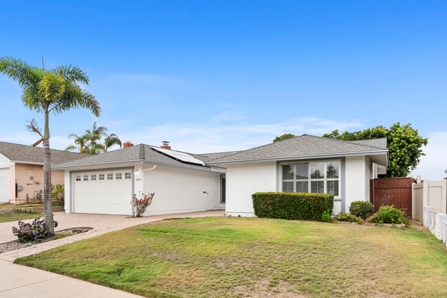 Building Photo - 1433 Lantana Ave
