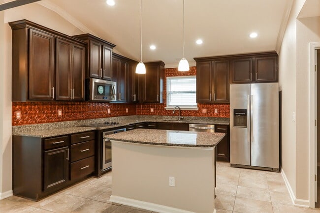 Building Photo - 2643 Salt Lake Dr