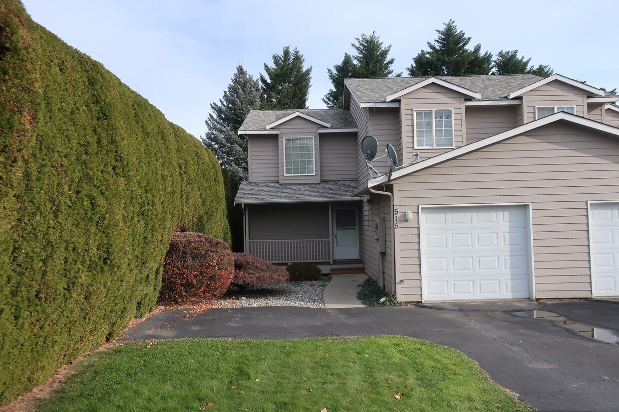 Foto principal - 515 Princeton Ave N