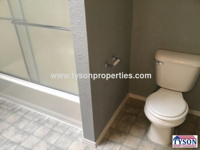 Building Photo - Lovely Condo in Paradise Hills