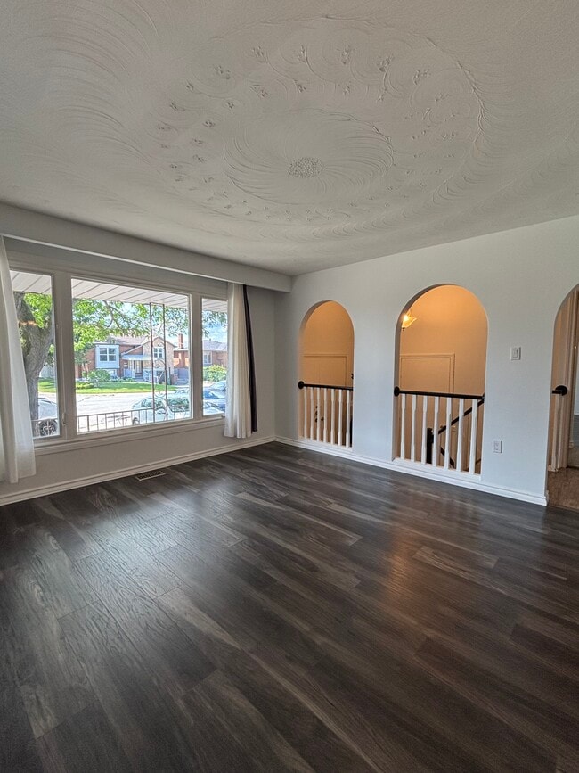 Building Photo - 108 Capri Cres