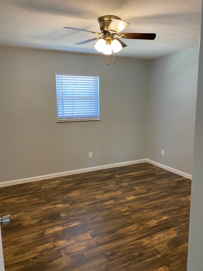 219 E Macon Ln Unit 221 E Macon Ln, Seymour, TN 37865 Apartments in