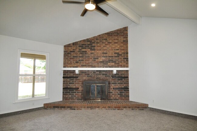 Building Photo - 205 Juniper Dr