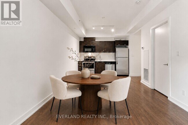Building Photo - 20 Bruyeres Mews