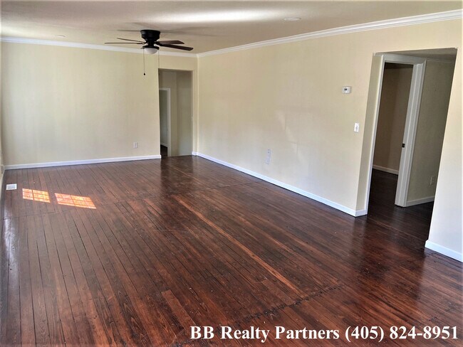Foto del edificio - 3407 E 38th St