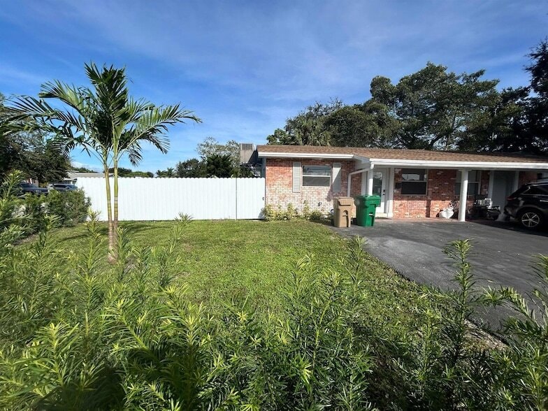 Primary Photo - 4350-4352 SW 62nd Ave