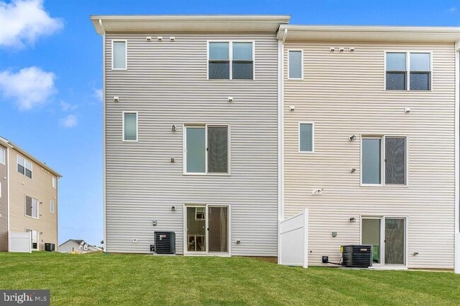 Building Photo - 424 Abigail Ave