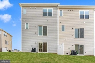 Building Photo - 513 Abigail Ave
