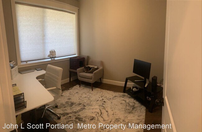 Building Photo - 4 br, 2.5 bath House - 5811 SE Morris Street